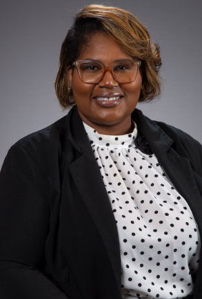 Andrea Davis headshot